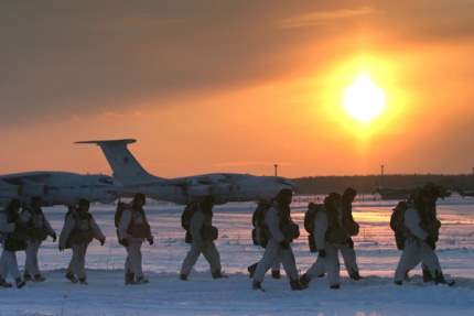 Десантники впервые высадились на льды Северного полюса