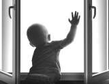 Открытое окно таит опасность для детей
