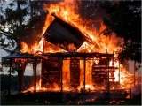 Пожарная сводка недели: сгорели автомобиль и два дома