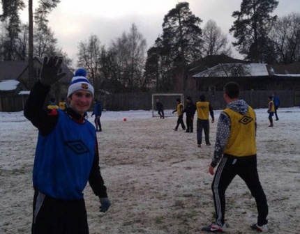 Новогодний турнир среди жителей поселка по футболу на снегу
