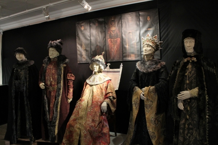 “Предметный мир костюма эпохи Петра I”: секреты сценических нарядов