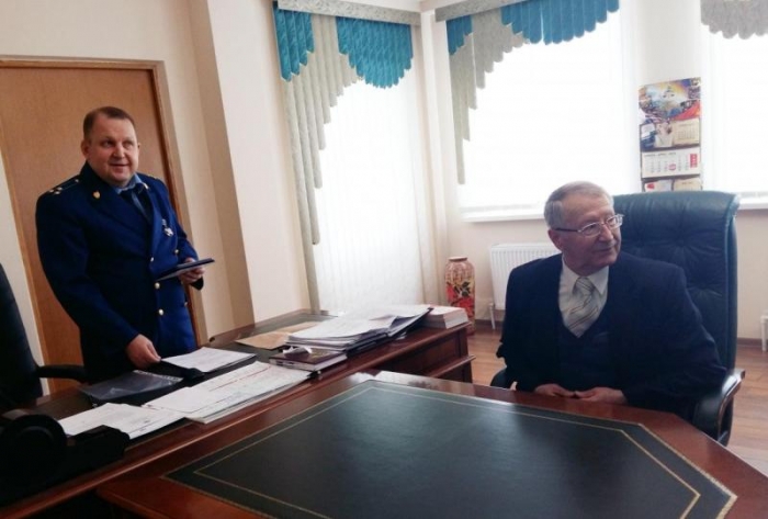 Генеральный прокурор РФ наградил ветерана прокуратуры Василия Черниченко медалью Руденко