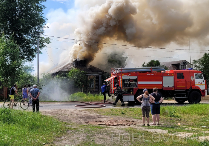 Оперативное тушение пожара в Хорлово: возгорание дома на Советской улице ликвидировано за час