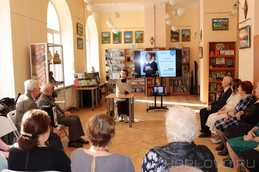 Творческая встреча Тамары Курбацкой с читателями Центральной библиотеки Воскресенска