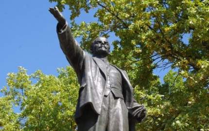 Памятник Ленину вернулся на площадь Воскресенска