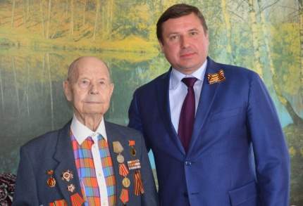 Евгений Аксаков поздравил ветеранов Хорлово с Праздником победы!