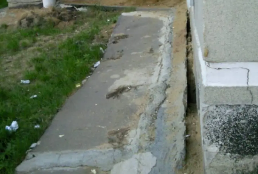 «ДомСервис» должна отремонтировать отмостку дома в Фосфоритном