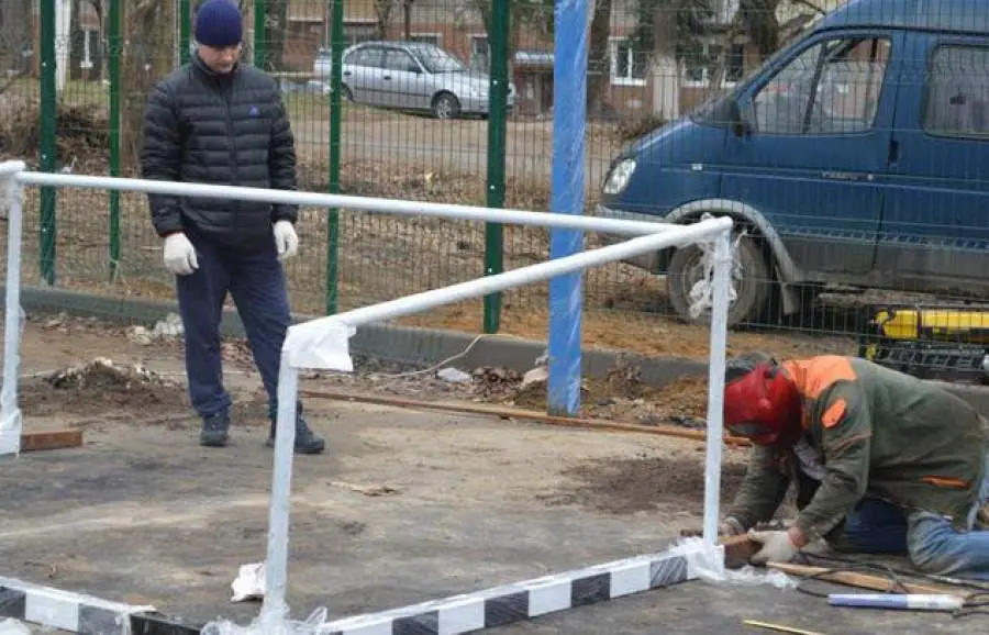 У хорловского молодежного клуба новая спортивная площадка