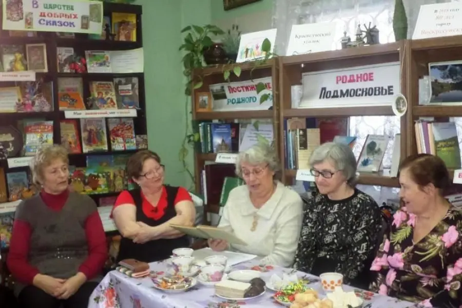 «Поэзия нам дарит красоту» – тема заседания клуба «Хорловчанка»
