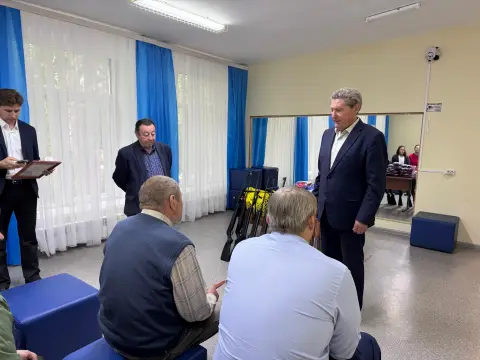 Депутат Барсуков проверил новую экипировку в спортцентре Хорлово