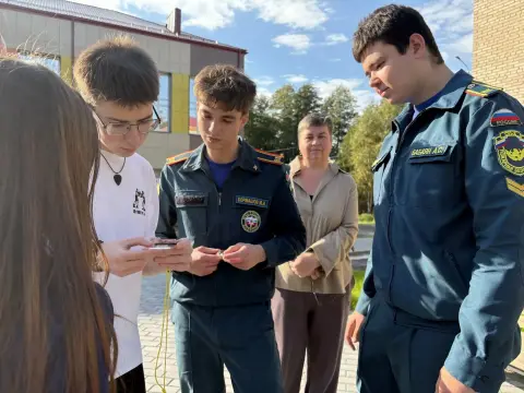 Квест «Я — турист»: студенты Воскресенского колледжа учат школьников безопасности