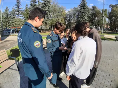 Квест «Я — турист»: студенты Воскресенского колледжа учат школьников безопасности