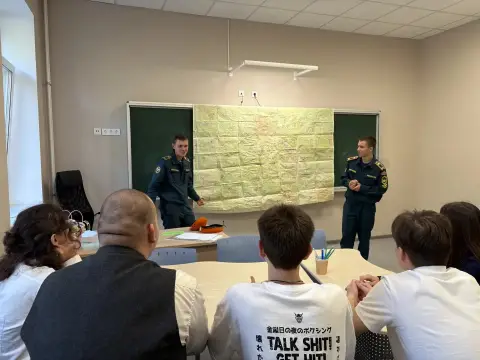 Квест «Я — турист»: студенты Воскресенского колледжа учат школьников безопасности
